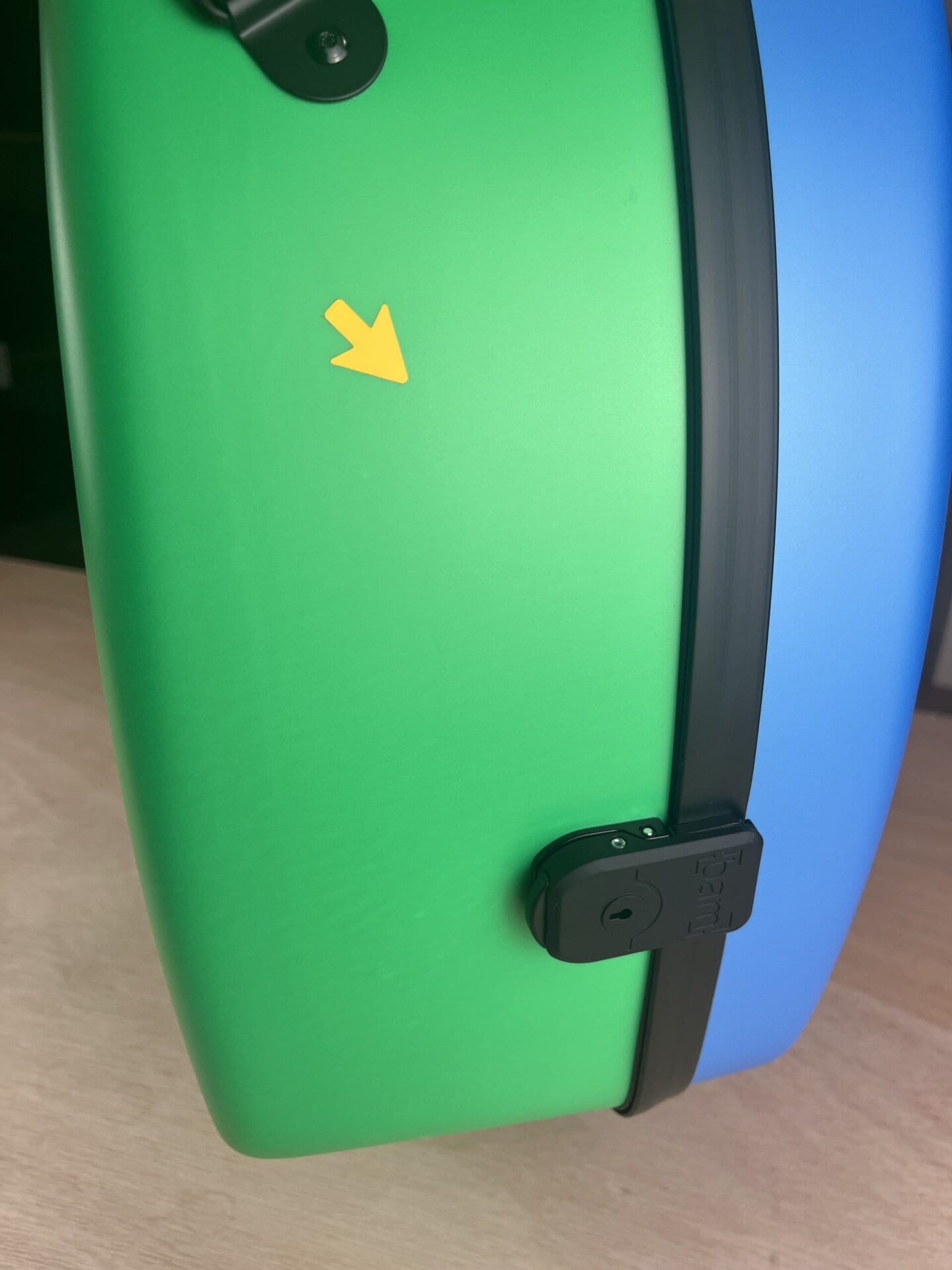 etui violoncelle hightech bonbon sans roulettes 2nd choix